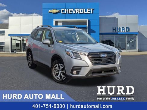 Used 2023 Subaru Forester Premium image 1