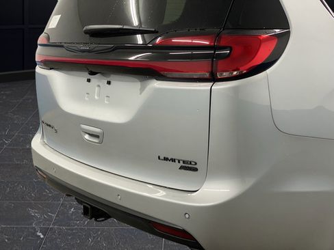 New 2026 Chrysler Pacifica Limited w/ S Appearance Package AWD/4WD image 38