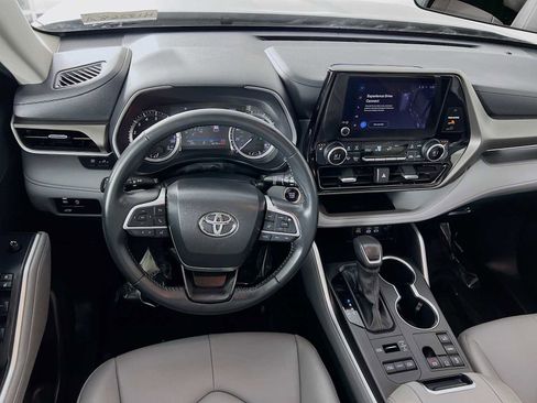 Used 2024 Toyota Highlander XLE image 23