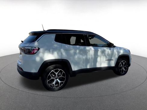 Used 2025 Jeep Compass Limited image 15