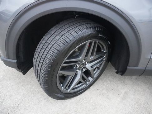 Certified 2025 Ford Explorer ST-Line w/ Premium Package image 33