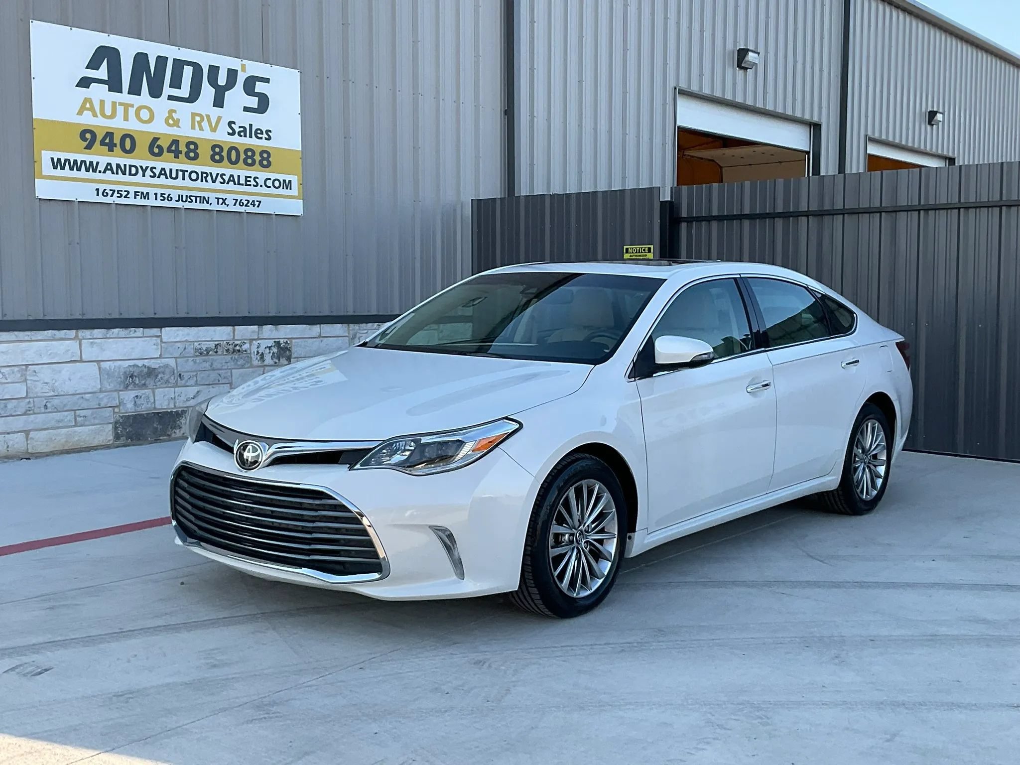 Used 2016 Toyota Avalon FWD image 1
