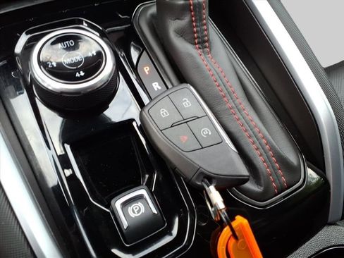 Used 2024 Chevrolet Colorado Z71 w/ Z71 Convenience Package 2 image 37