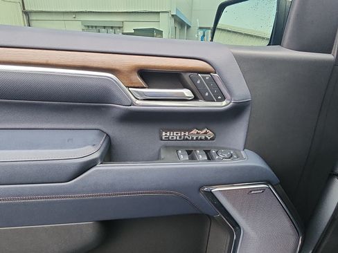 Used 2024 Chevrolet Silverado 1500 High Country w/ High Country Premium Package AWD/4WD image 15