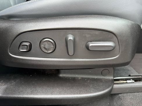 Used 2022 Buick Enclave Premium AWD/4WD image 25