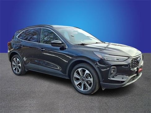 Used 2024 Ford Escape Platinum image 3