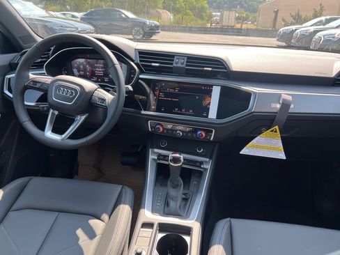 New 2025 Audi Q3 2.0T Premium image 16