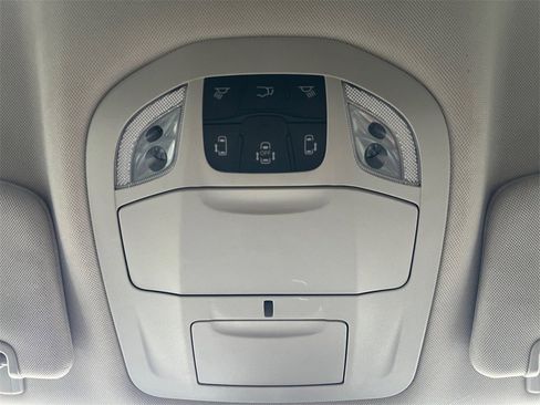 Used 2024 Chrysler Pacifica Select image 38