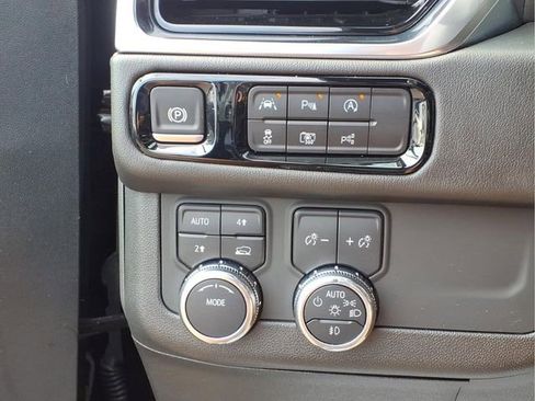 Used 2025 GMC Yukon Denali AWD/4WD image 15