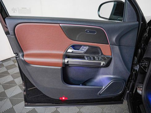 Certified 2022 Mercedes-Benz GLB 250 4MATIC image 24