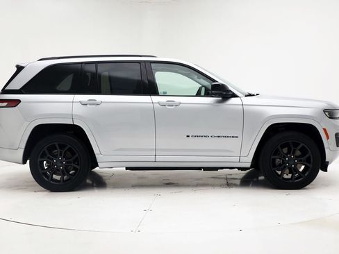 Used 2023 Jeep Grand Cherokee 30th Anniversary image 3