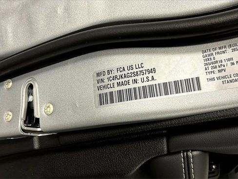 New 2025 Jeep Grand Cherokee L Altitude image 9