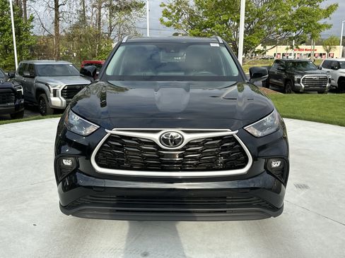 Certified 2024 Toyota Highlander XLE image 3