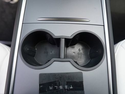 Used 2022 Tesla Model Y Long Range AWD/4WD image 38