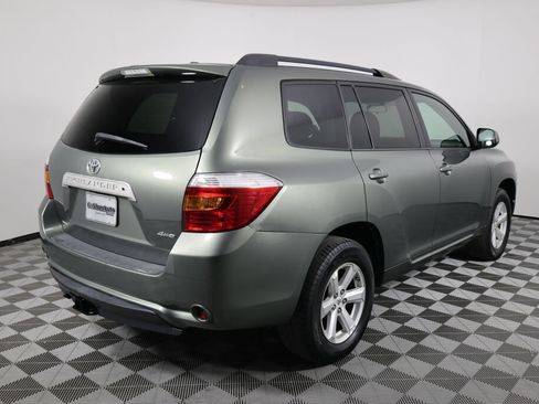 Used 2010 Toyota Highlander SE AWD/4WD image 2