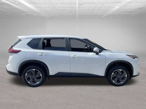 Used 2024 Nissan Rogue SV FWD image 5