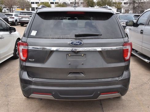 Used 2019 Ford Explorer XLT image 8
