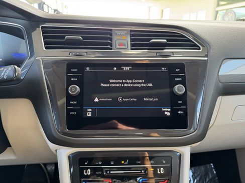 Used 2023 Volkswagen Tiguan SE w/ Panoramic Sunroof Package FWD image 27