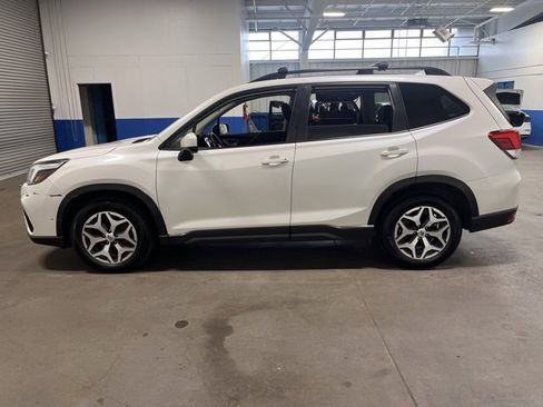 Used 2020 Subaru Forester Premium image 6
