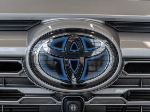 Used 2021 Toyota RAV4 Limited image 5