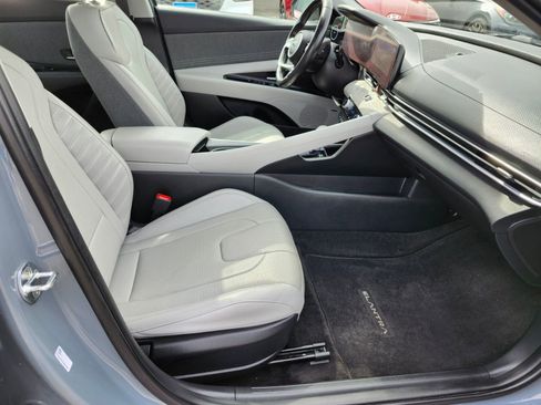 Used 2022 Hyundai Elantra Limited image 11