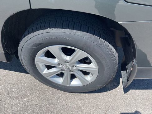 Used 2011 Toyota Highlander SE w/ Tow Pkg image 6