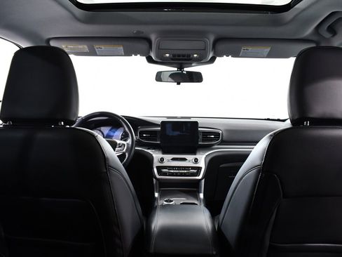 Used 2022 Ford Explorer XLT w/ Equipment Group 202A image 17