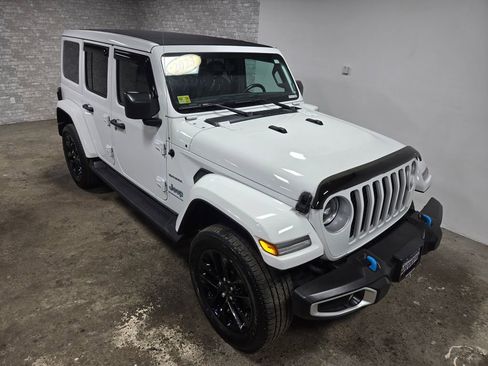 Used 2023 Jeep Wrangler Unlimited Sahara w/ Cold Weather Group image 66