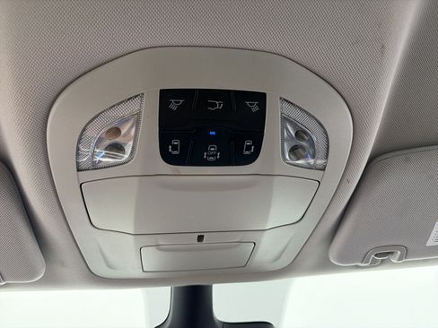 Used 2023 Chrysler Pacifica Touring-L FWD image 34