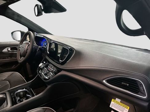 New 2026 Chrysler Pacifica Limited w/ S Appearance Package image 32