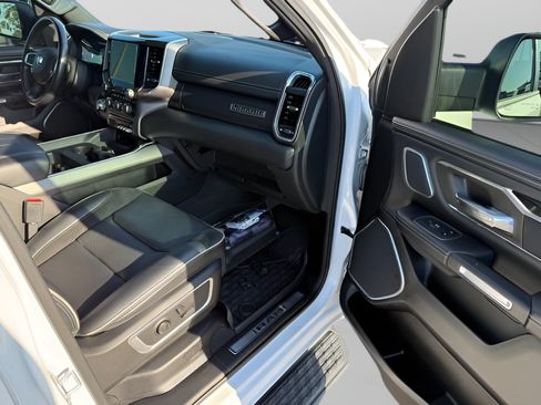 Used 2022 RAM 1500 Laramie AWD/4WD image 12