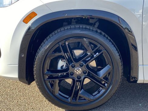 New 2026 Volkswagen Tiguan SE R-Line image 6