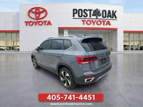 Used 2024 Volkswagen Taos SE w/ Panoramic Sunroof Package AWD/4WD image 10