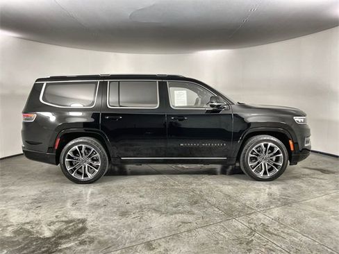 Used 2022 Jeep Grand Wagoneer Series III w/ Flexible Seating Group image 9