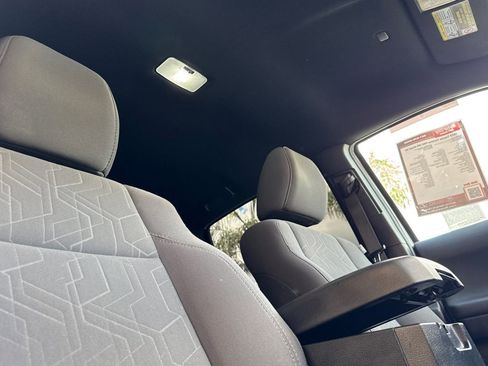 Used 2019 Toyota Tacoma TRD Off-Road w/ Technology Package AWD/4WD image 17