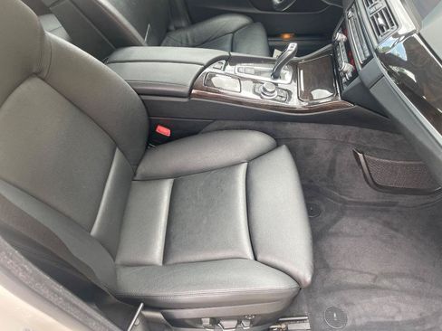 Used 2011 BMW 550i xDrive Sedan AWD/4WD image 28