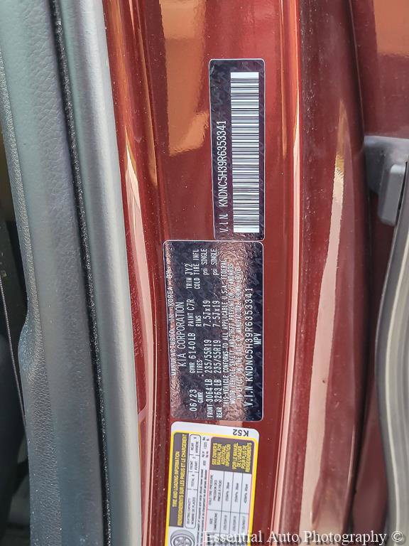 Used 2024 Kia Carnival EX FWD image 16