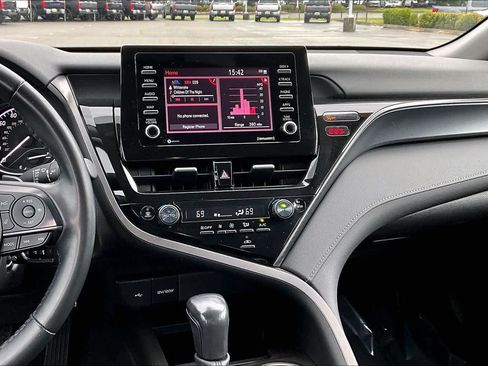 Used 2024 Toyota Camry SE FWD image 6