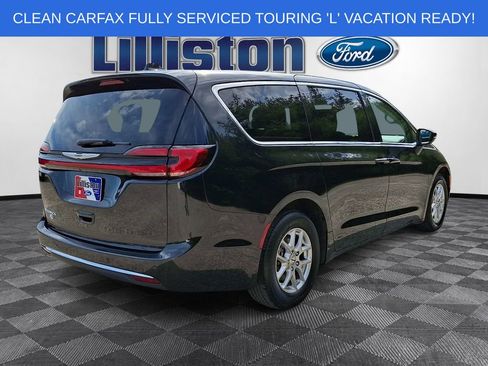 Used 2023 Chrysler Pacifica Touring-L FWD image 4