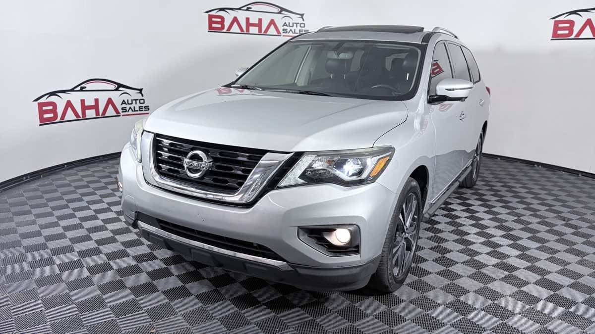 Used 2020 Nissan Pathfinder Platinum FWD image 3