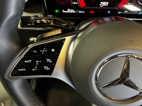 Used 2025 Mercedes-Benz GLC 300 4MATIC image 27