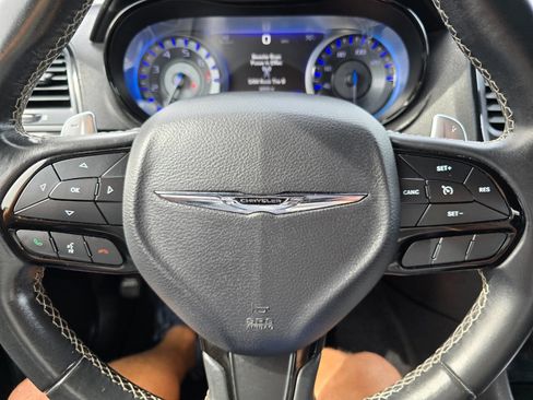 Used 2018 Chrysler 300 S image 15