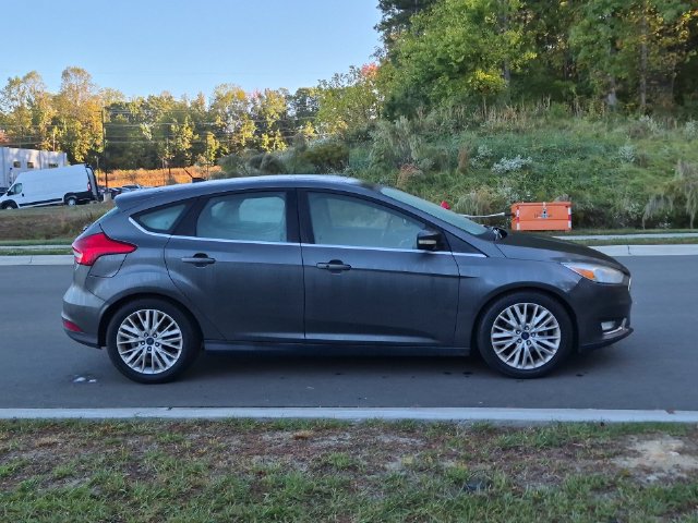 Used 2018 Ford Focus Titanium w/ Titanium Technology Package FWD image 6