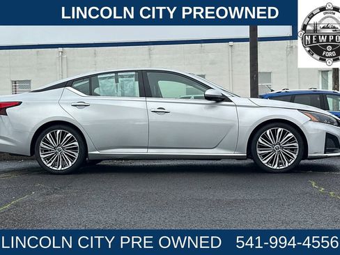 Used 2023 Nissan Altima 2.5 SL image 2