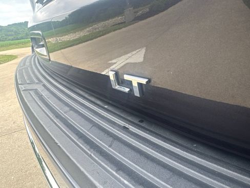 Used 2024 Chevrolet Suburban LT AWD/4WD image 8
