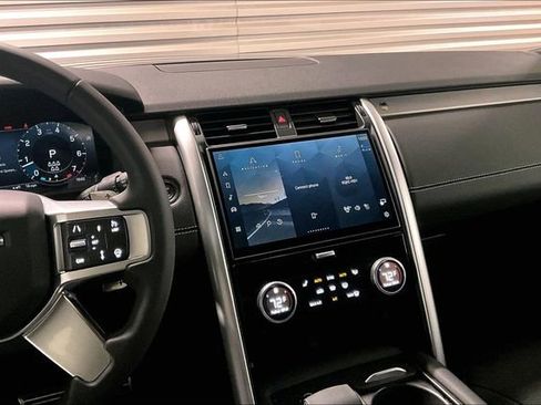 Certified 2025 Land Rover Discovery Dynamic SE AWD/4WD image 5