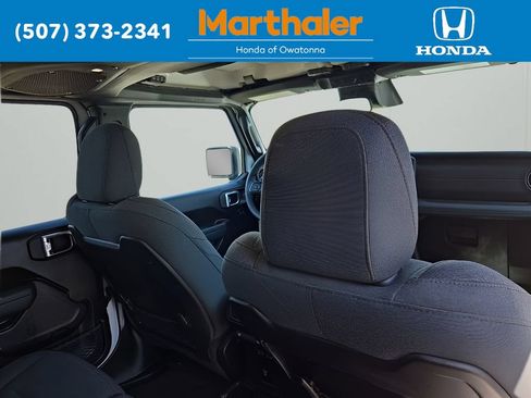 Used 2026 Jeep Wrangler Unlimited Rubicon AWD/4WD image 18