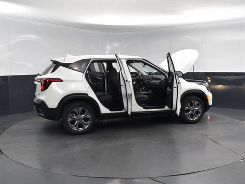 Used 2024 Kia Seltos LX AWD/4WD image 23