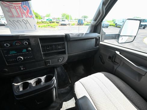 Used 2016 GMC Savana 3500 RWD image 24