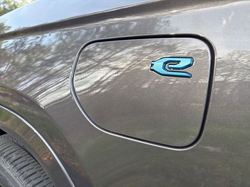 Used 2024 Jeep Grand Cherokee Limited 4xe image 9